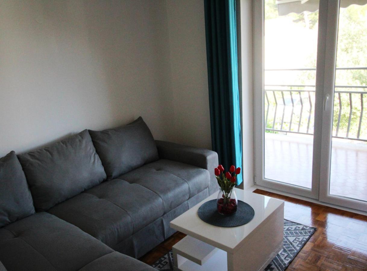 Molo View Apartment 로비니 외부 사진