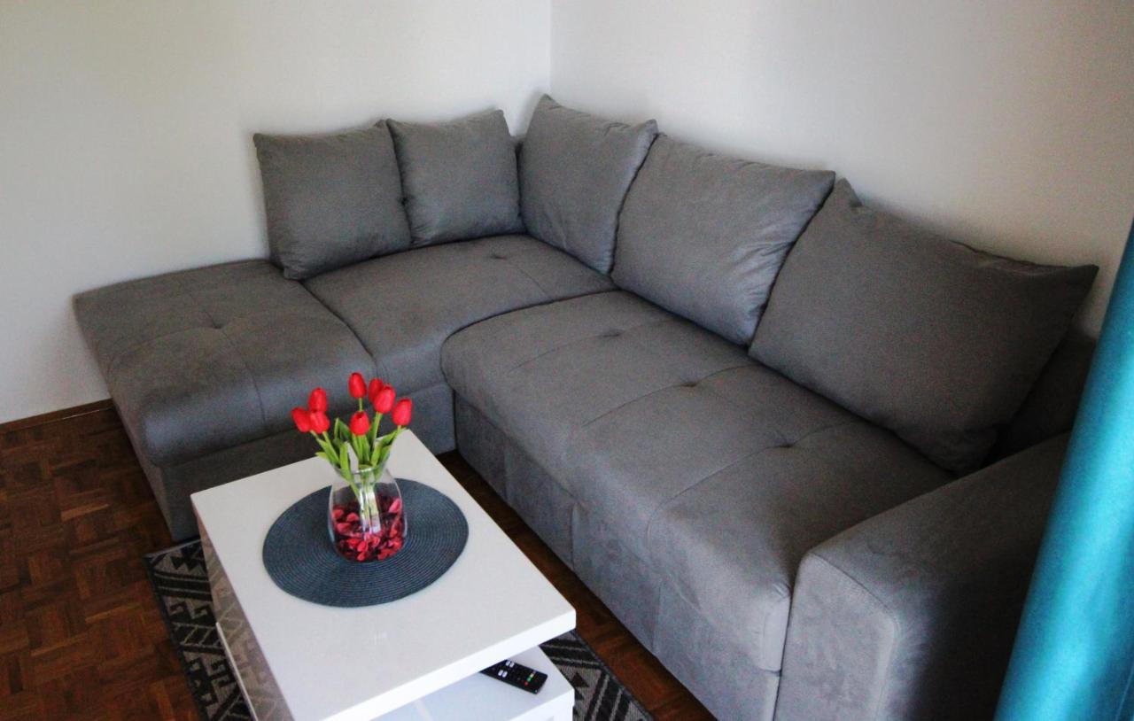 Molo View Apartment 로비니 외부 사진