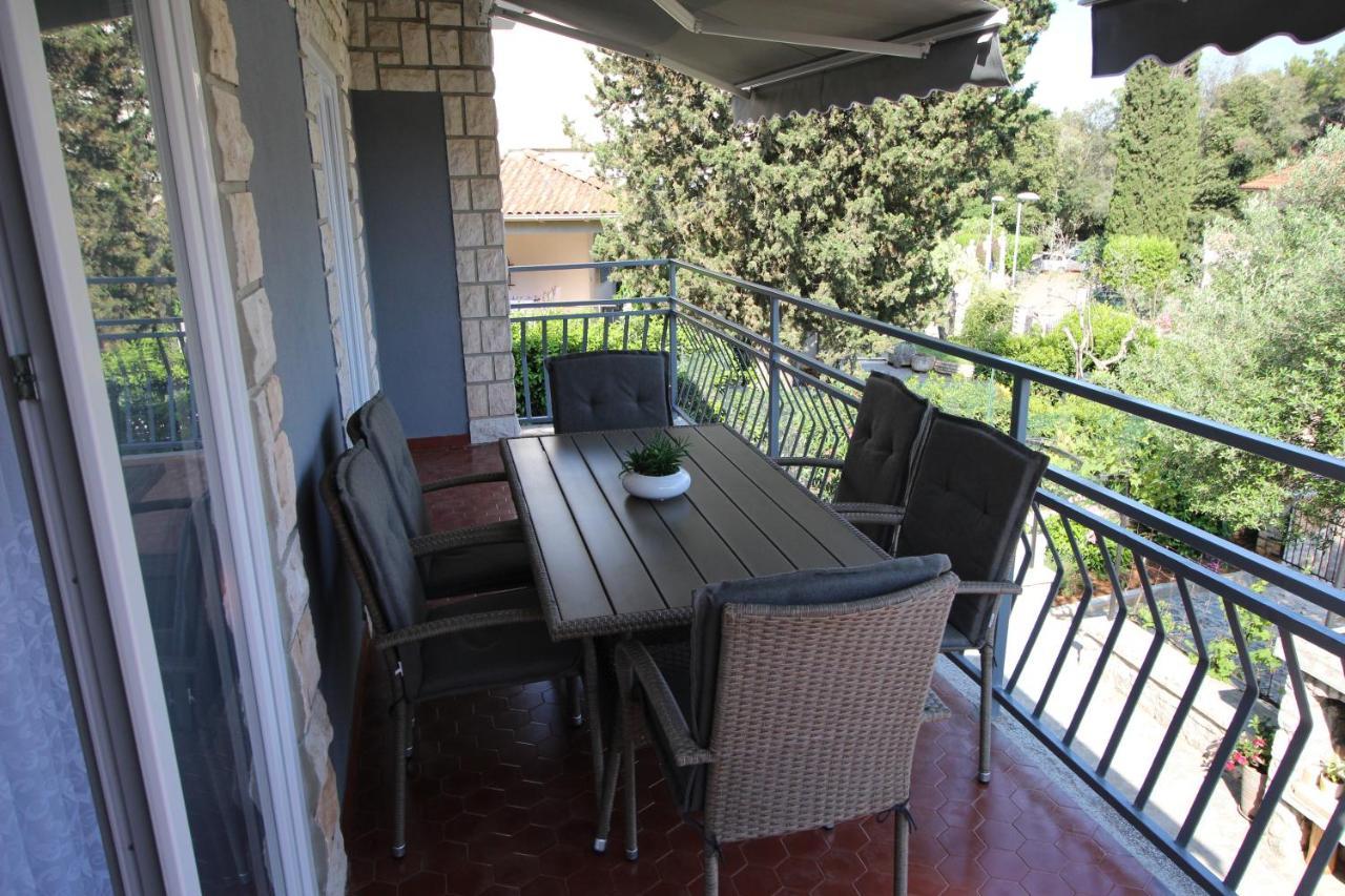 Molo View Apartment 로비니 외부 사진
