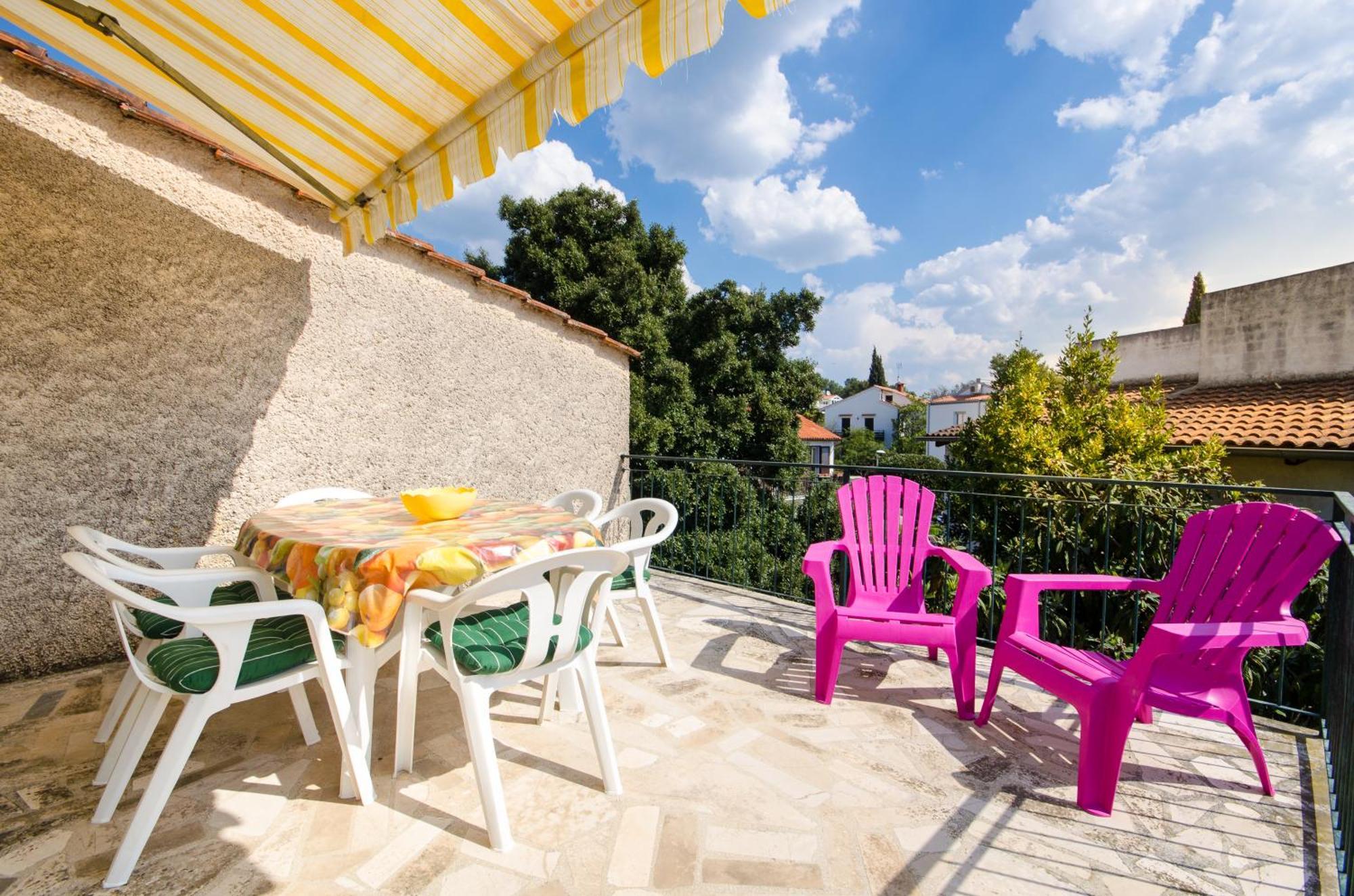 Molo View Apartment 로비니 외부 사진
