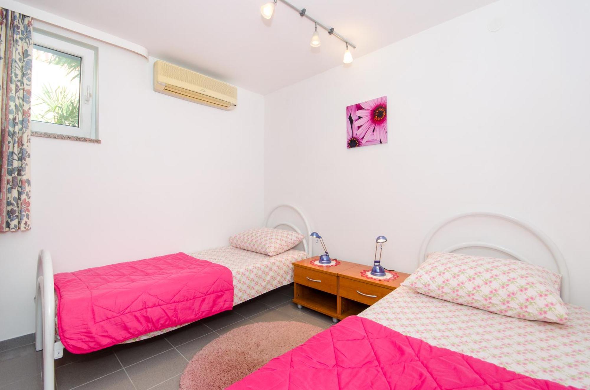Molo View Apartment 로비니 외부 사진
