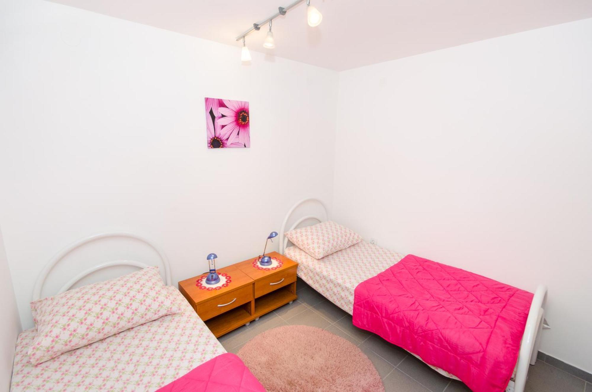 Molo View Apartment 로비니 외부 사진