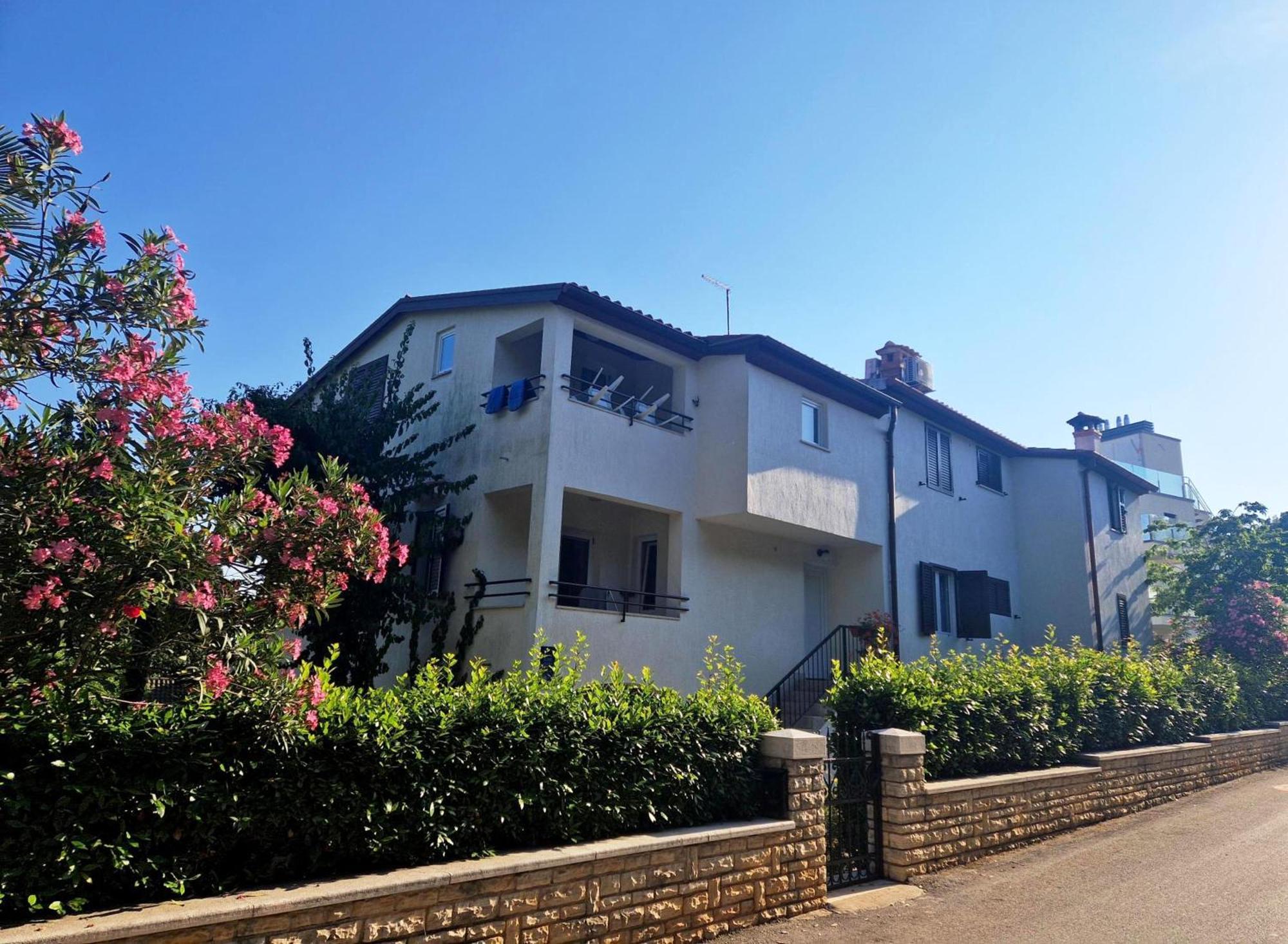 Molo View Apartment 로비니 외부 사진